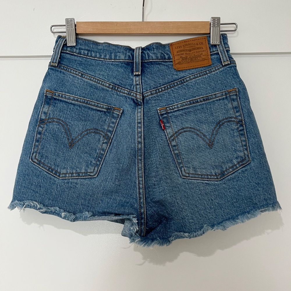 Levi's Ribcage Short - Picture 2 of 4